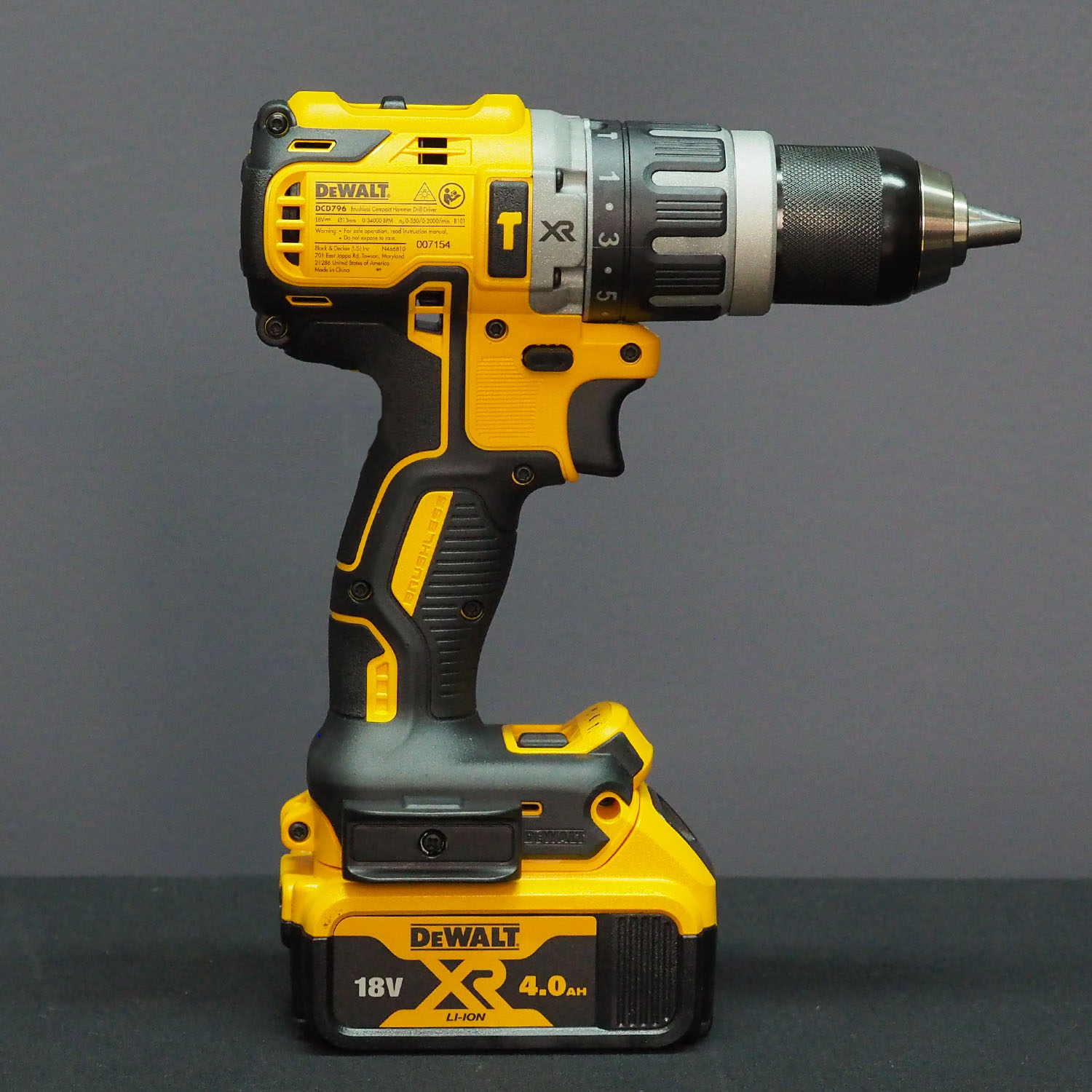 may-khoan-van-vit-dong-luc-dewalt-dcd796m2-b1-04