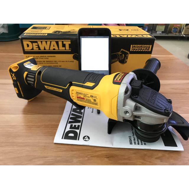 may-mai-goc-dung-pin-dewalt-dcg413b-04