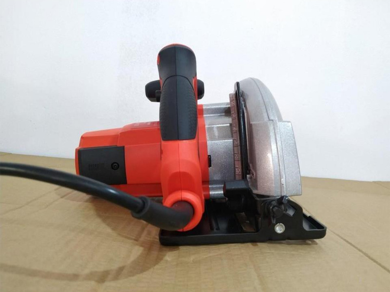 may-cua-go-btec-bt7013-02