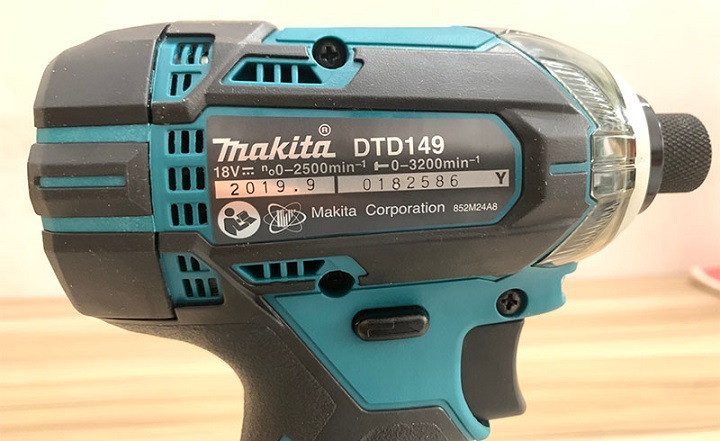 Máy khoan vặn vít dùng pin Makita DTD149RAE